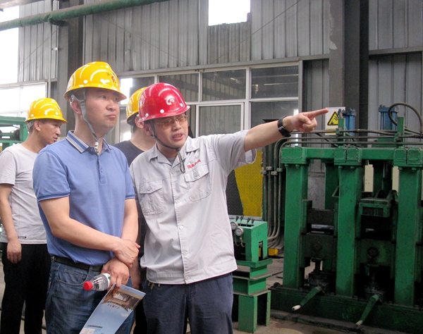 （12）2018年4月28日，濟源市環(huán)保局環(huán)境監察支隊隊長(cháng)王雪峰來(lái)公司視察_副本